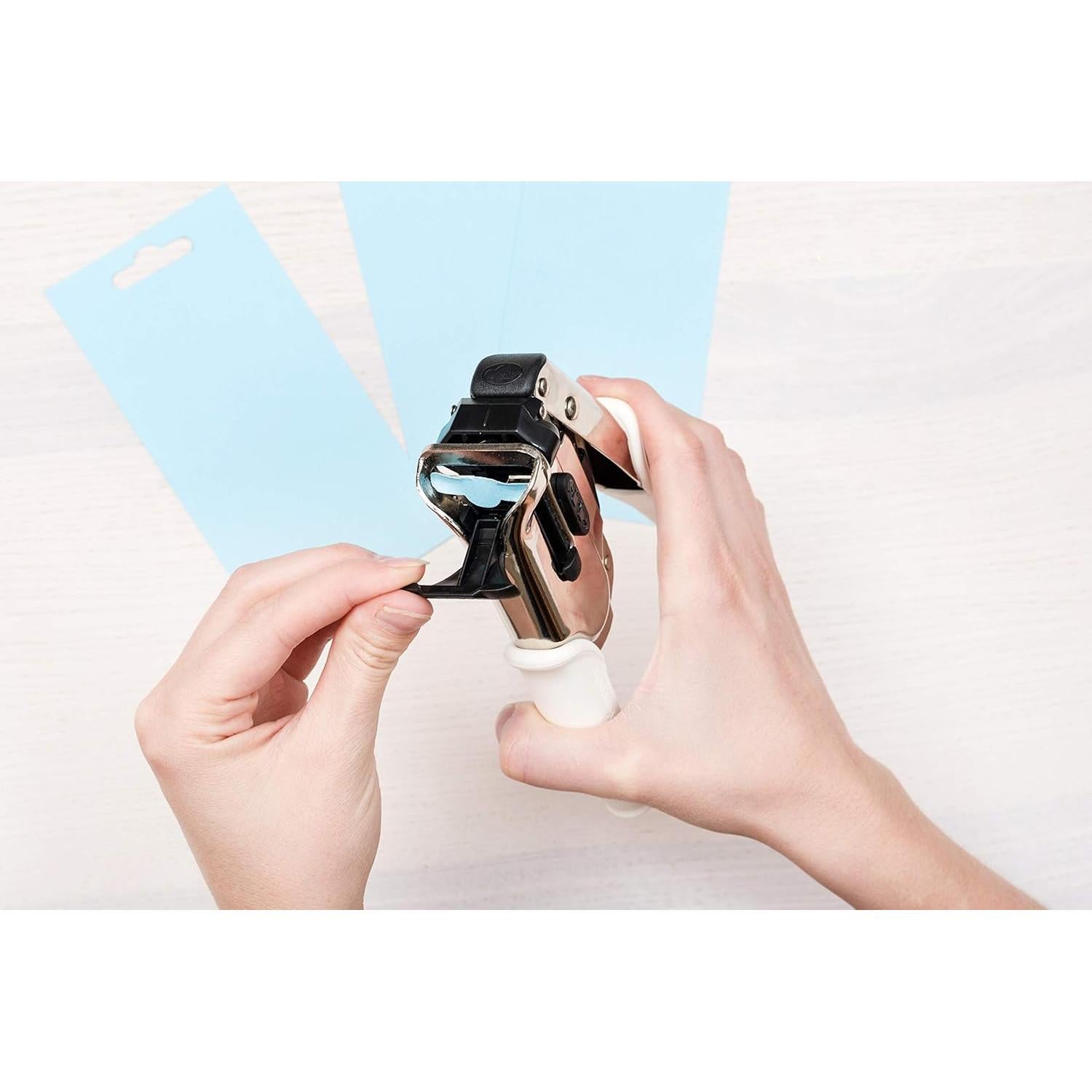 Perforadora Euro Hook We R Memory Keepers 3.81 cm para Scrapbooking