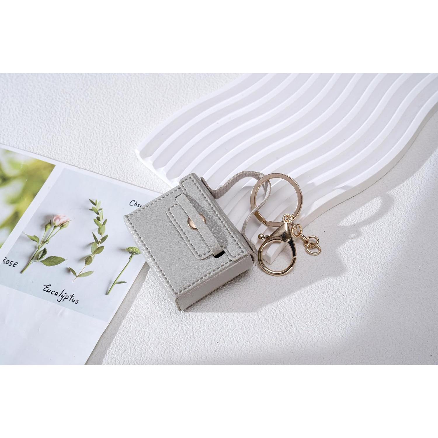 Llavero de bolso mini de cuero PU gris con charms para mujer