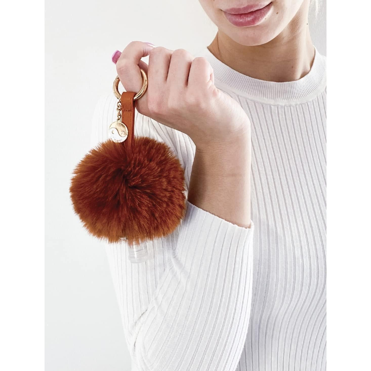 Llave Pom Pom Fluffy Recargable 29.57 ml - Accesorio Mujer