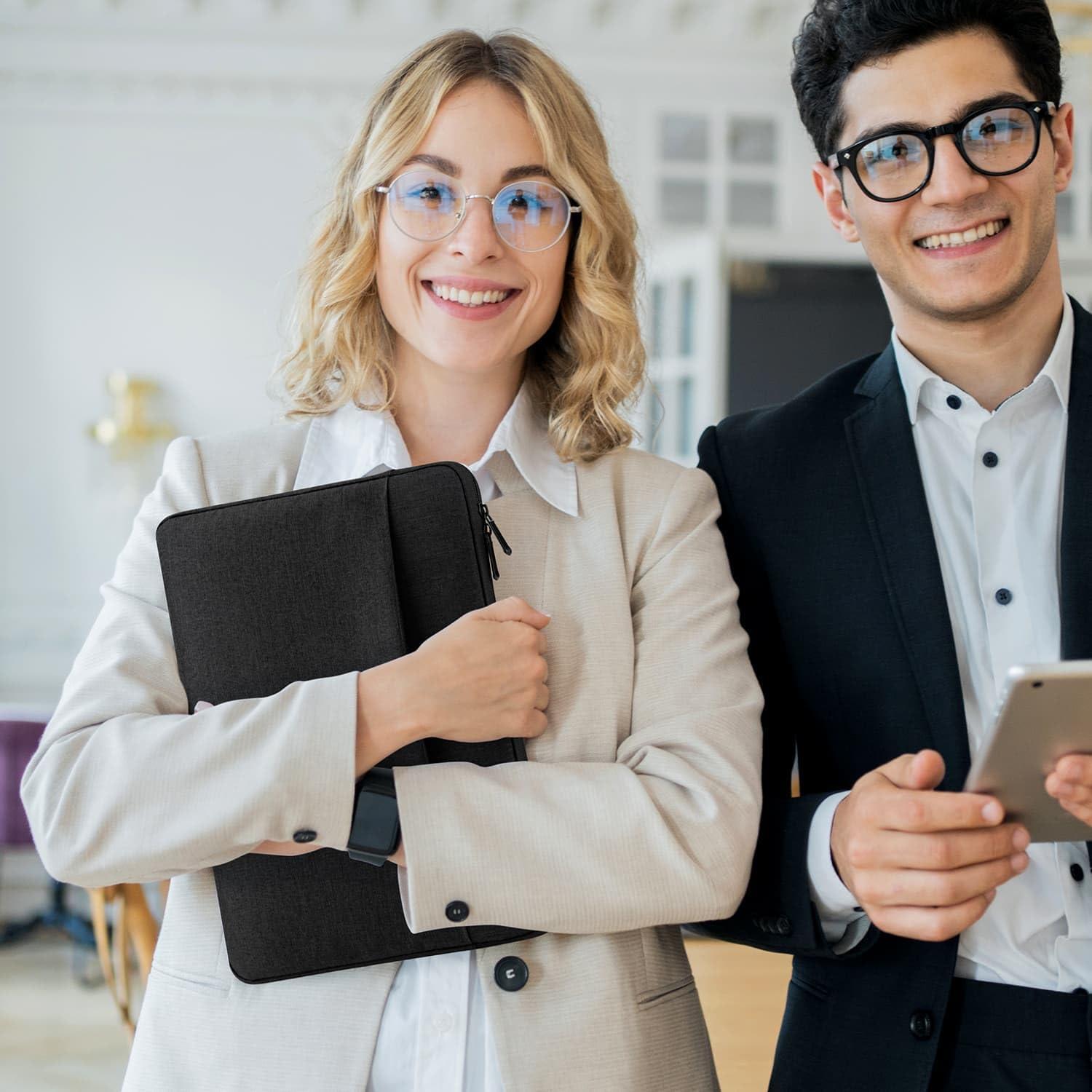 Funda Acolchada para Laptop 15.6" HEDUGO Negra con Bolsillo