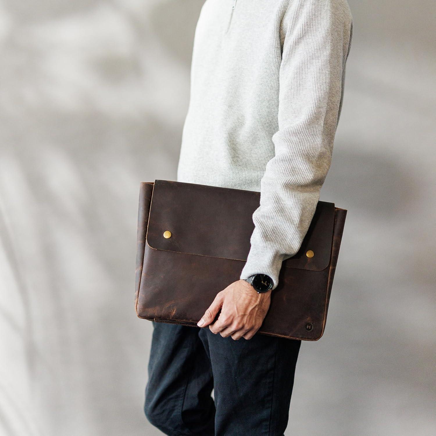 Carpeta de cuero Moonster para laptop 15.6" marrón oscuro