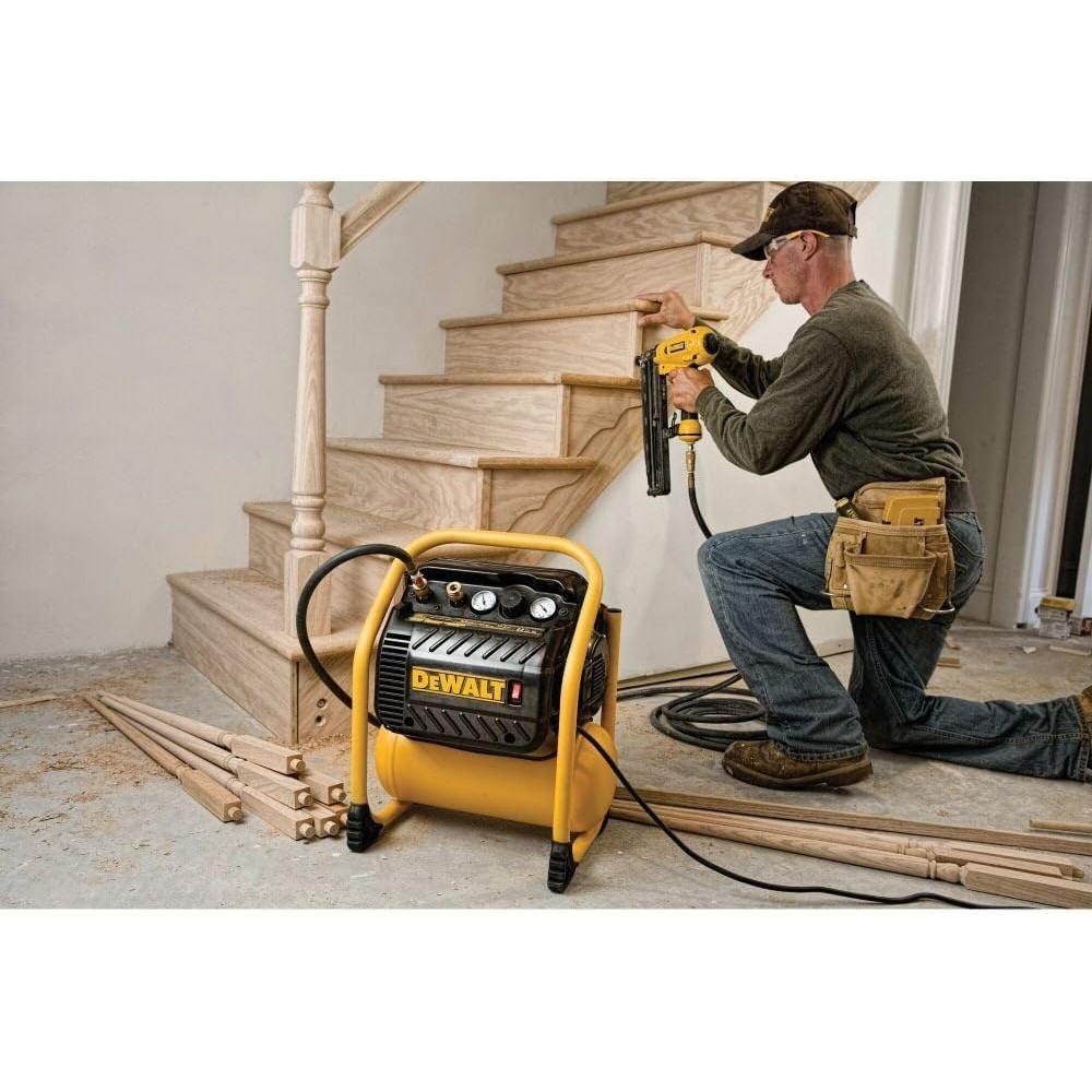 Compresor de Aire DEWALT DWFP55130, 2.5 Galones, 200 PSI