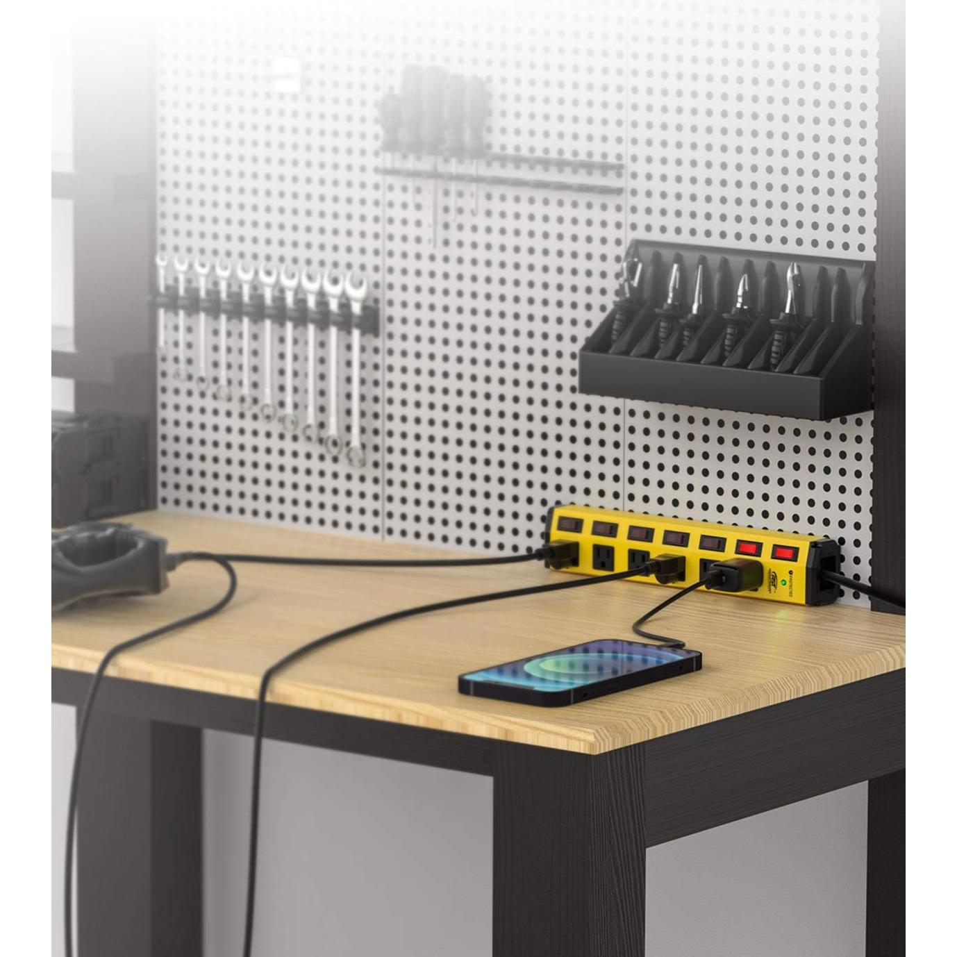 Regleta de Metal CRST 6 Salidas 15A 1200J con Interruptores