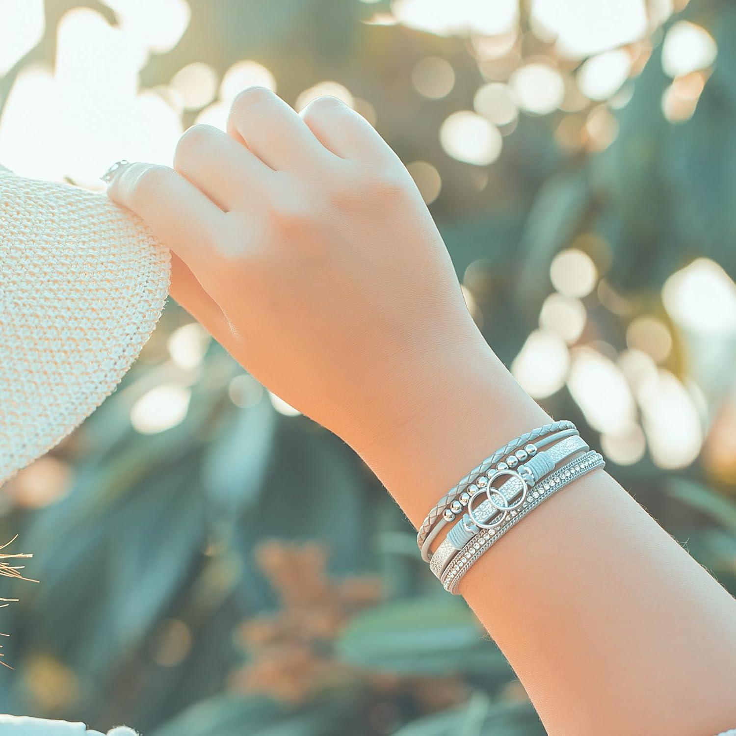 Pulsera Boho Infinito de Cuero con Perlas y Cierre Magnético