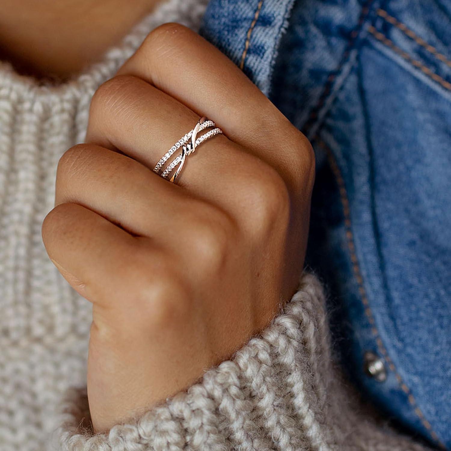 Anillo de Dedo de Plata Esterlina 925 con Nudo Torcido CZ