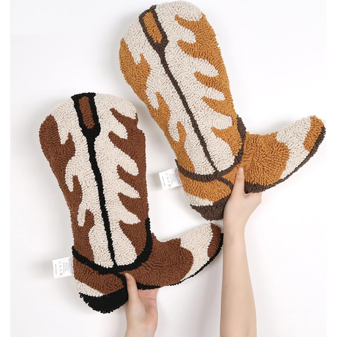 Cojín decorativo en forma de bota vaquera Moorfowl 40x29 cm