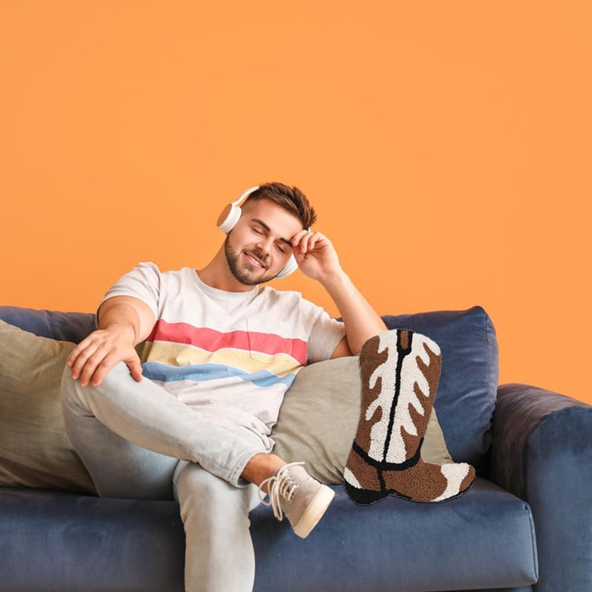 Cojín decorativo en forma de bota vaquera Moorfowl 40x29 cm