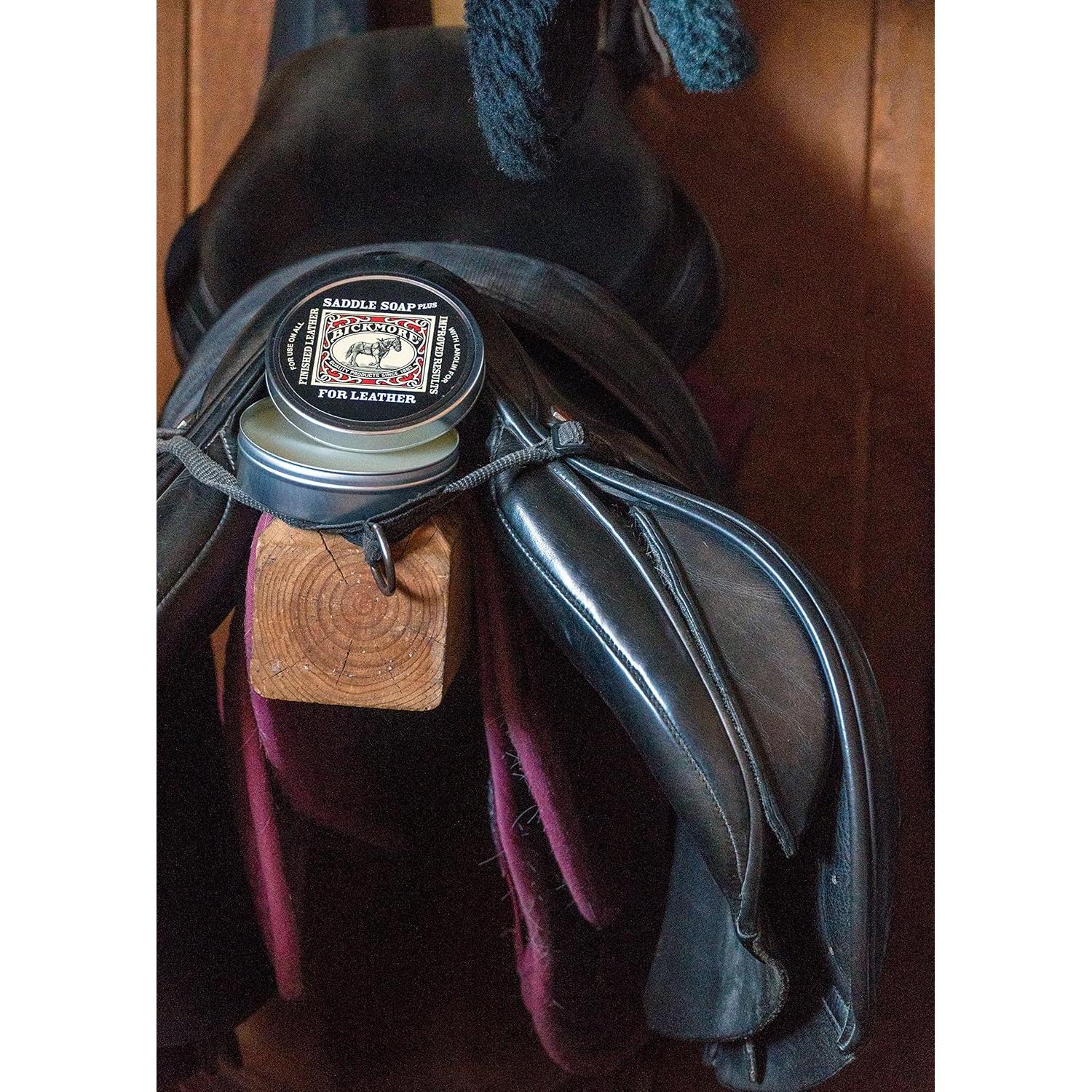 Jabón para Sillas Bickmore 79.4g - Limpiador y Acondicionador de Cuero