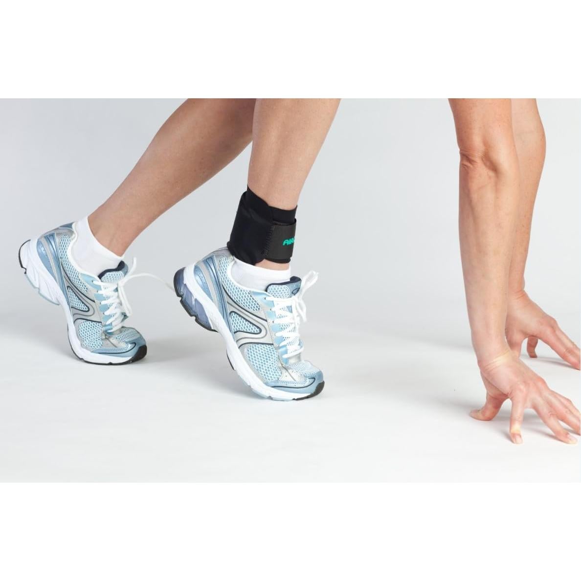 Férula de Soporte para Tobillo Aircast AirHeel Mediana con Estabilizadores