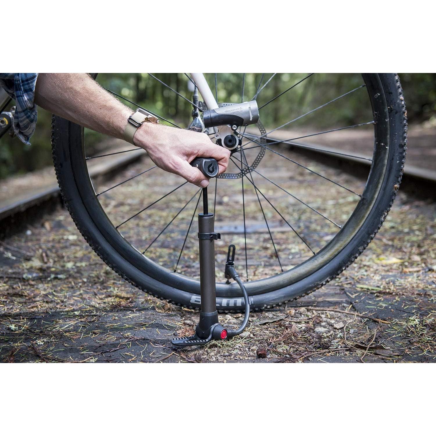 Bomba de Pie Blackburn Mammoth Flip 198g Aluminio 65 PSI