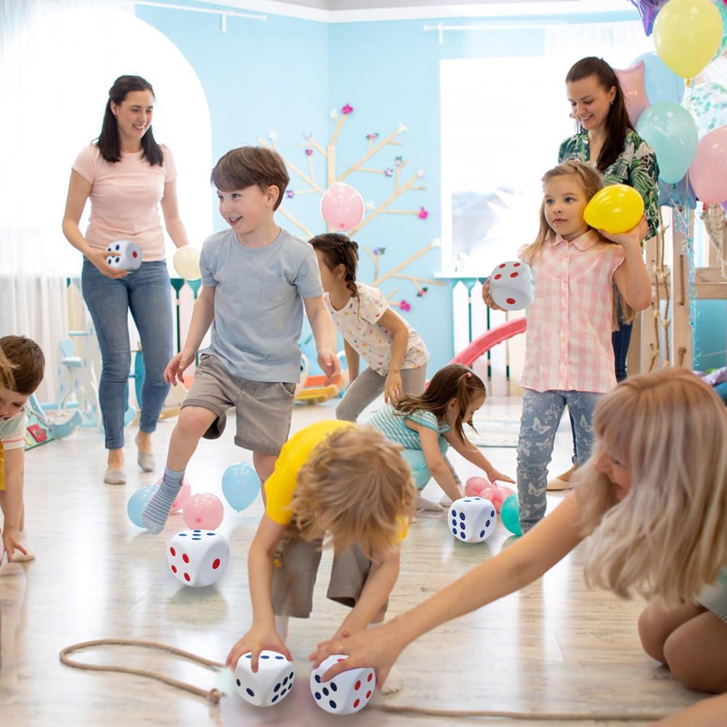 Paquete de 2 pelotas de estrés Dshengoo en forma de dados 7.87 cm