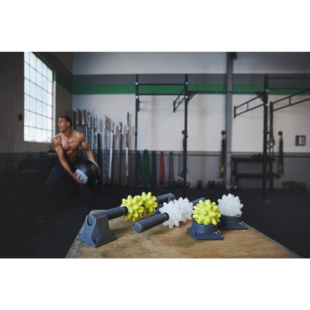 Bola de Masaje RumbleRoller BOA Beastie con Base 10x6 cm