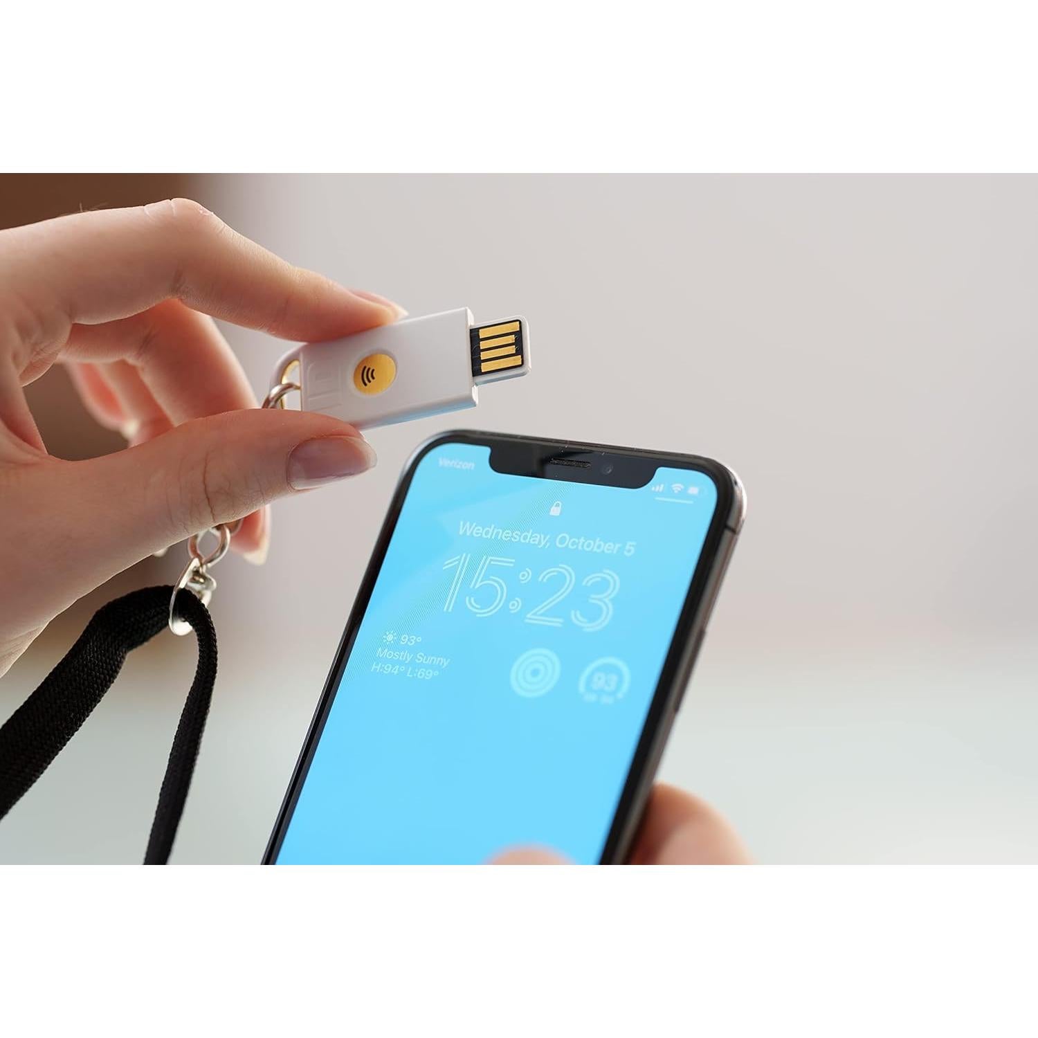 Clave de Seguridad Identiv uTrust FIDO2 NFC USB-A