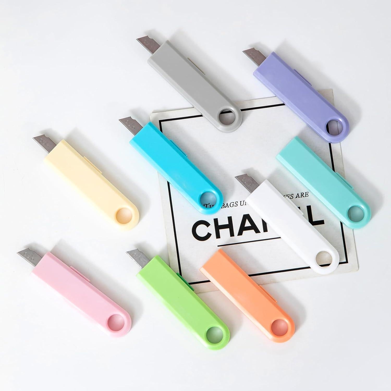 Cuchillos Utility Retráctiles Genérico - 9 Colores, 8.2 cm