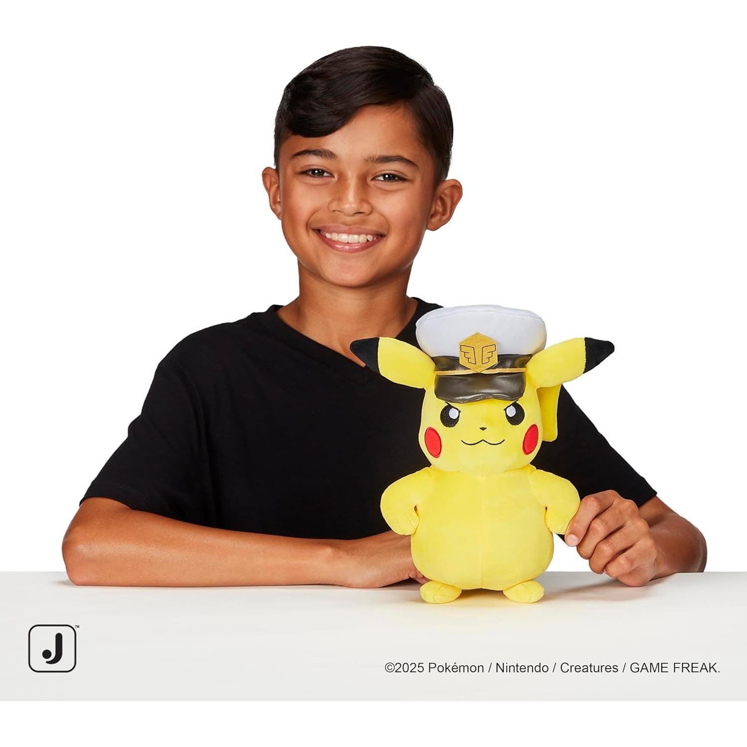 Peluche Capitán Pikachu 20 cm - Suave y Auténtico
