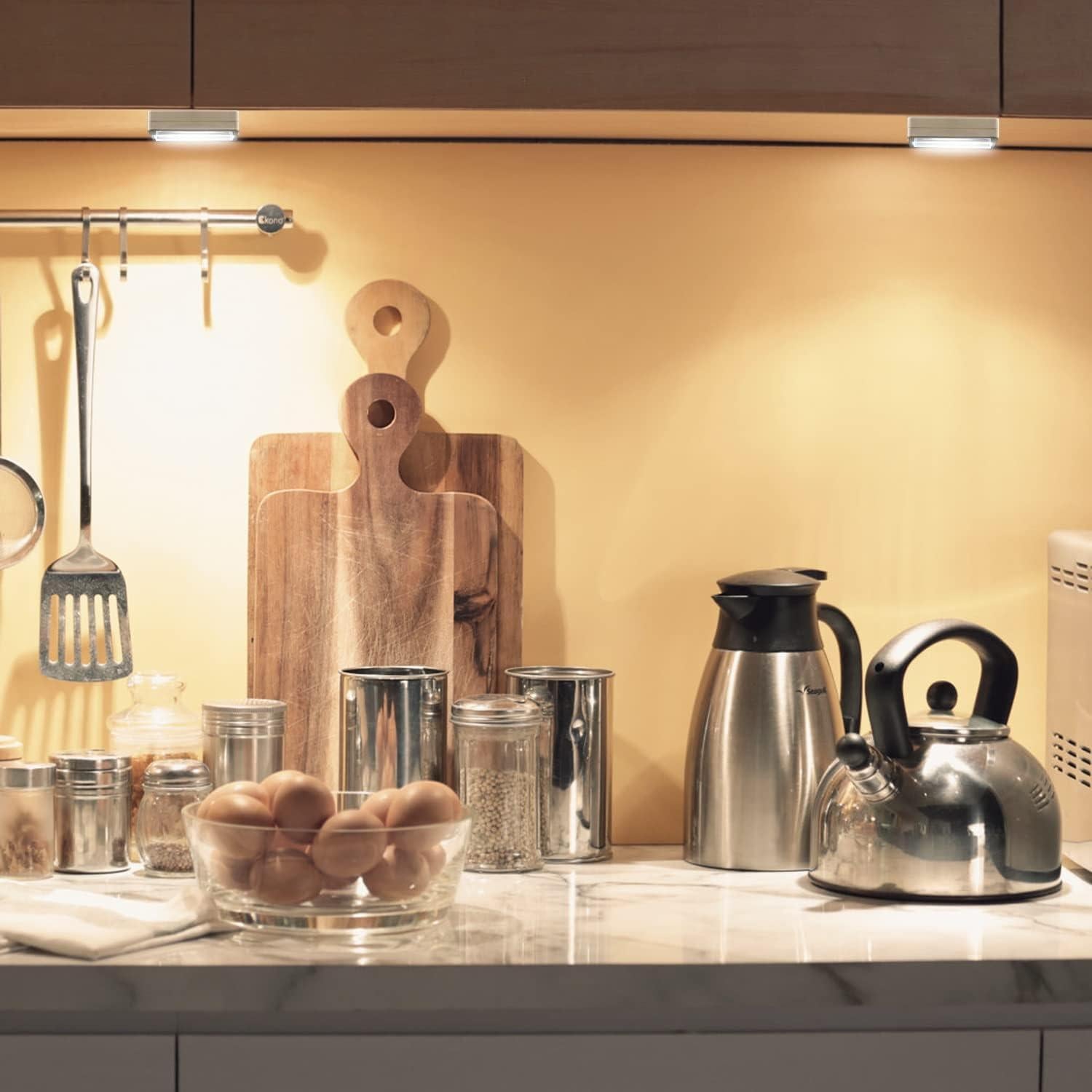 Luz de Armario LED TBTEEK 200 Lúmenes, Batería, 4 Pcs