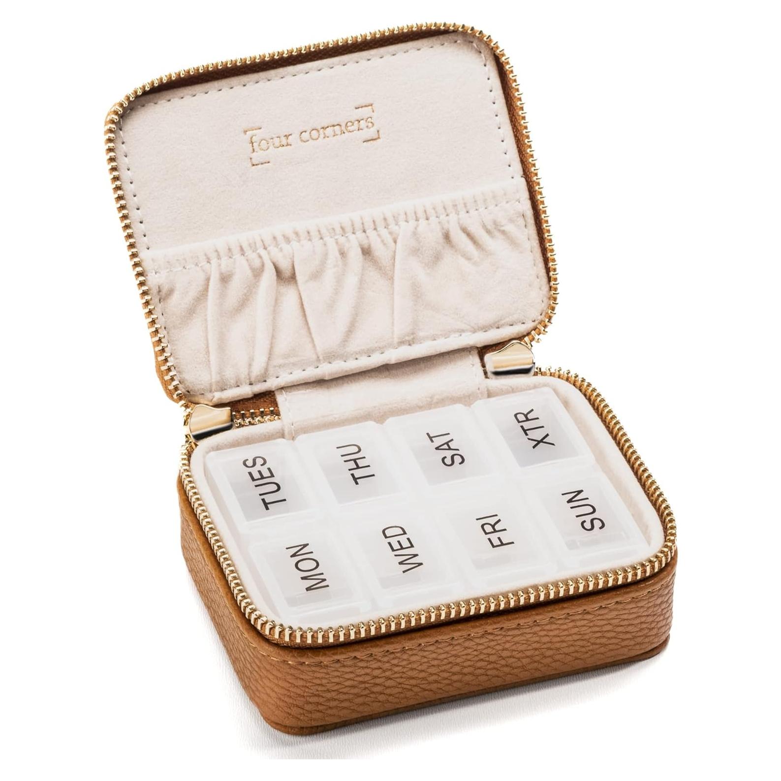 Organizador Semanal de Pastillas Four Corners Co - Cuero Vegano Marrón