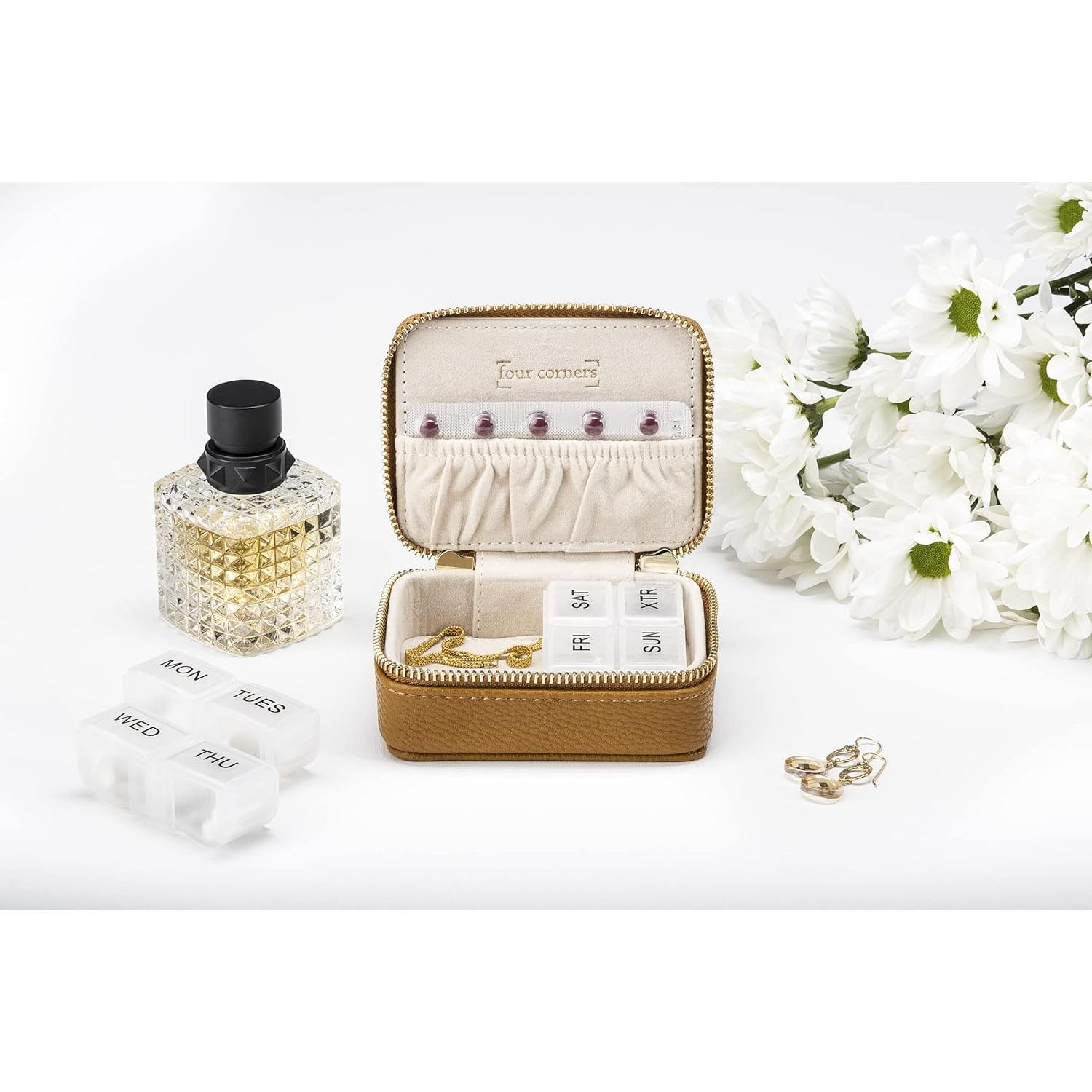 Organizador Semanal de Pastillas Four Corners Co - Cuero Vegano Marrón