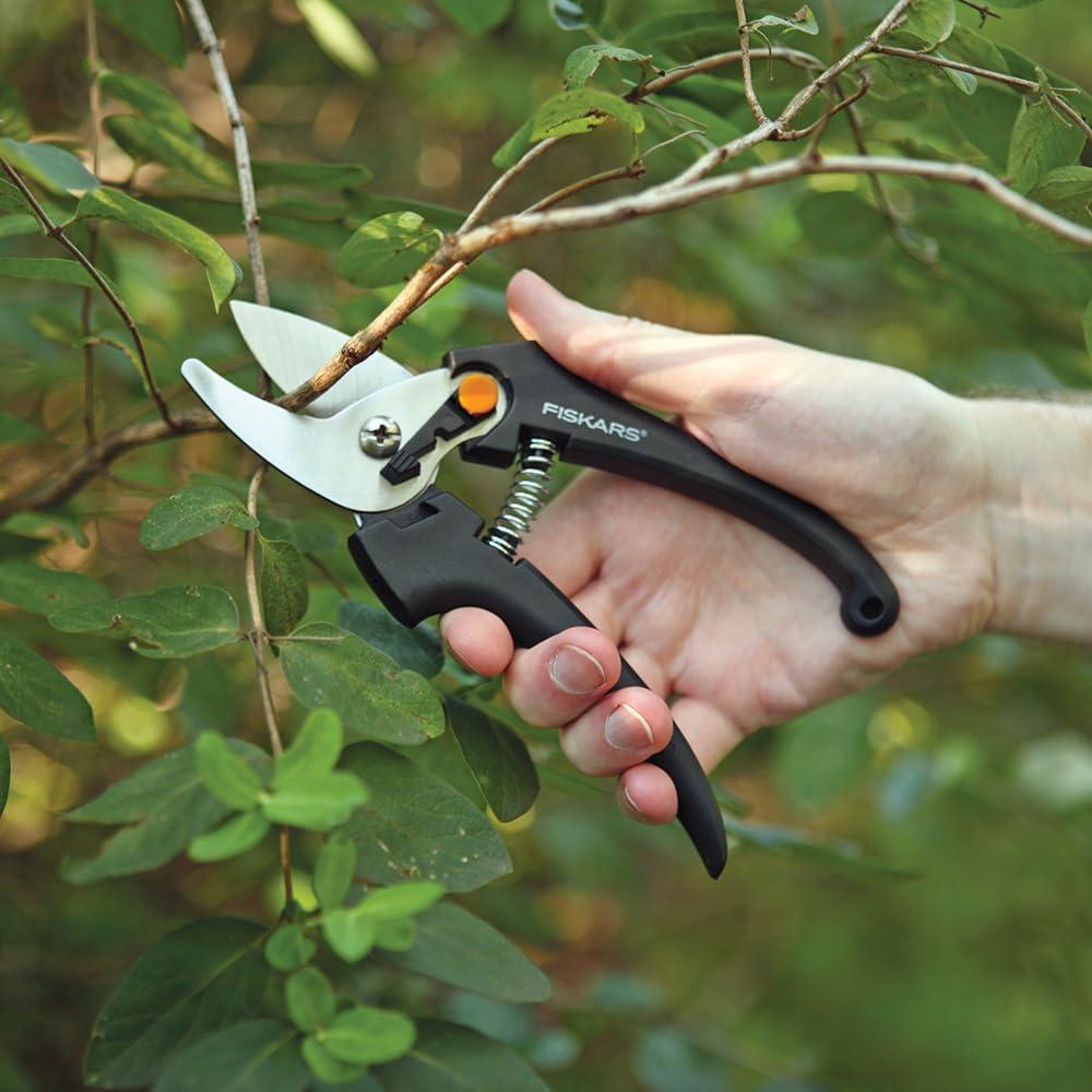 Tijera de Poda Fiskars de Acero Inoxidable 6.35 cm Negra