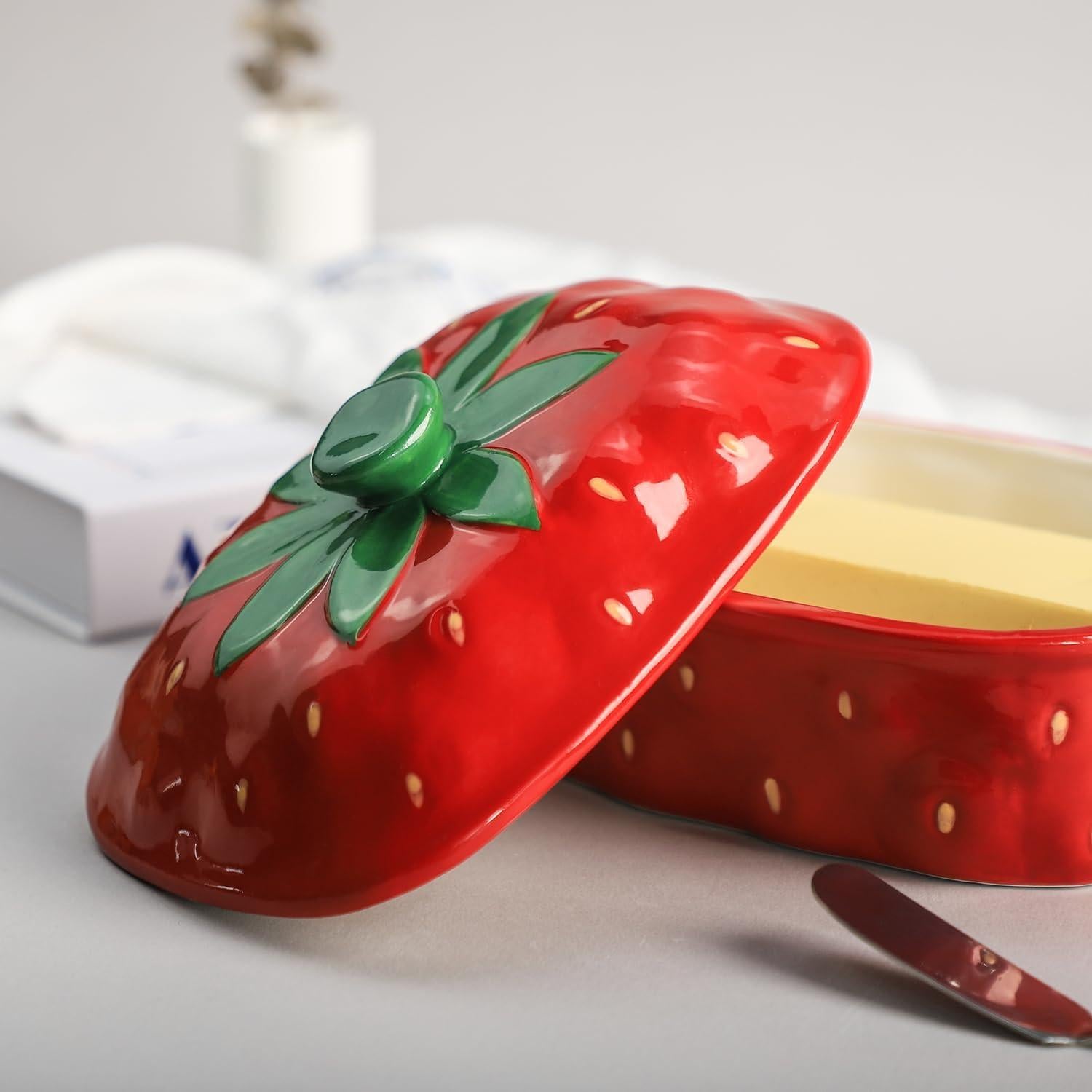 Plato de Mantequilla de Cerámica con Tapa Patrón Fresa