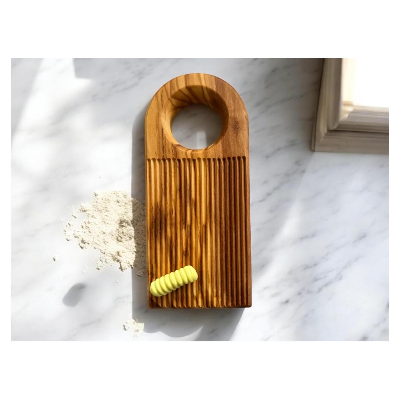 Tabla de Gnocchi de Madera de Olivo Hecha a Mano 22.86x7.62cm
