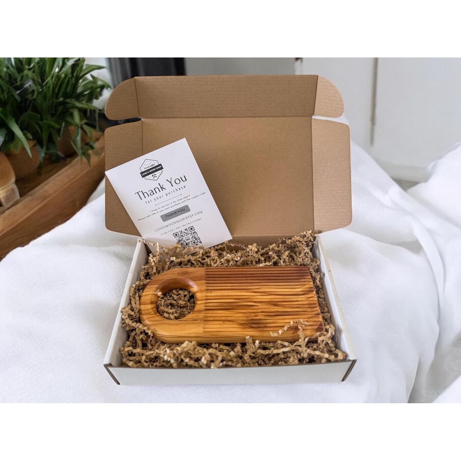 Tabla de Gnocchi de Madera de Olivo Hecha a Mano 22.86x7.62cm