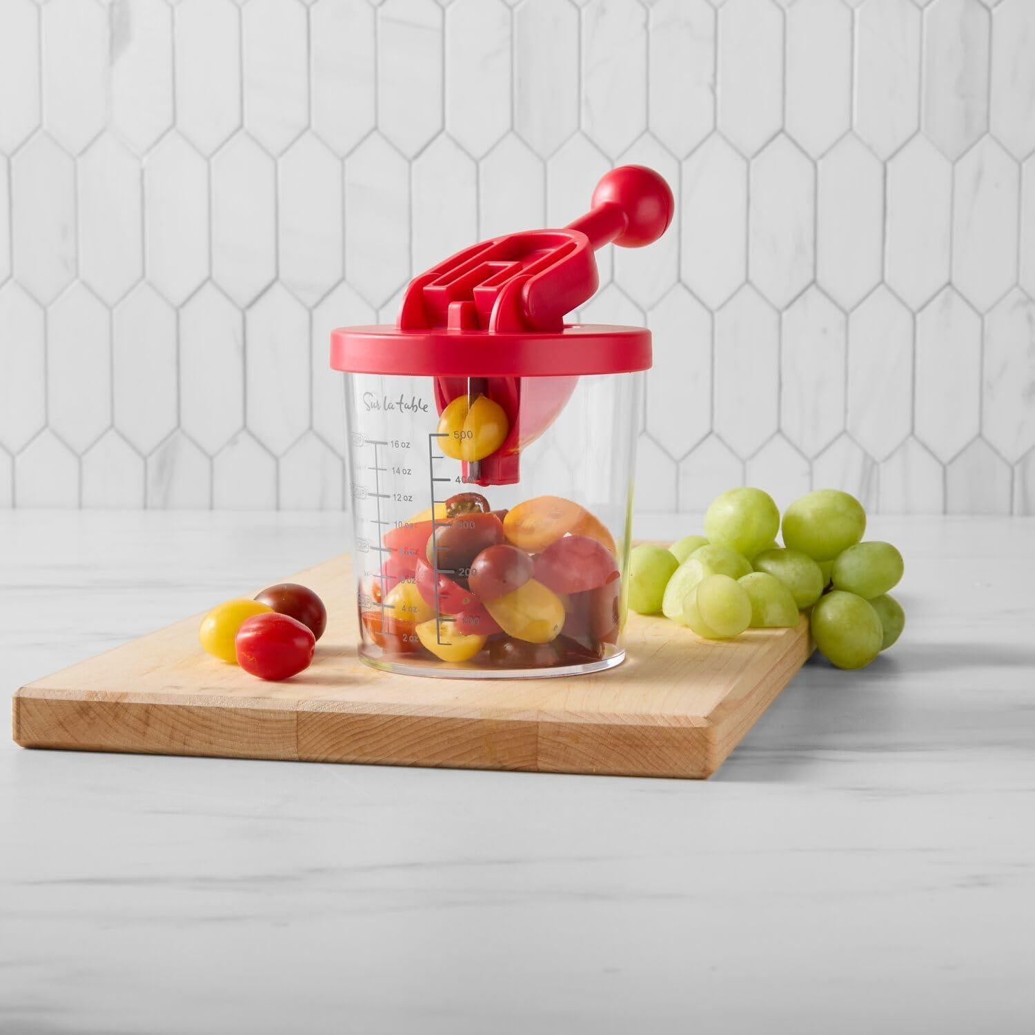 Cortador de Tomates y Uvas Sur La Table Rojo Acero Inoxidable