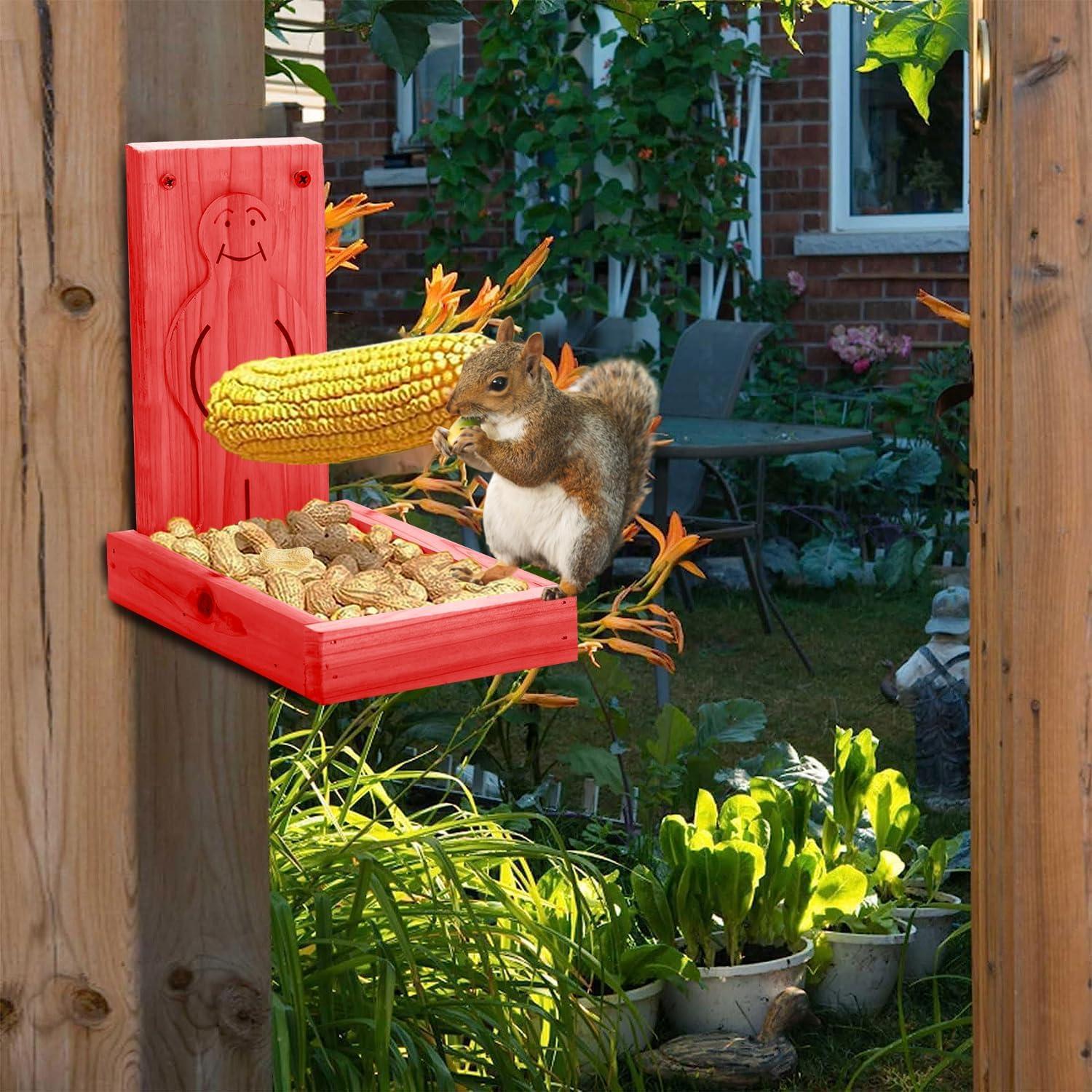 Alimentador de Ardillas CEDAR ALPHA Orgulloso Hombre Madera