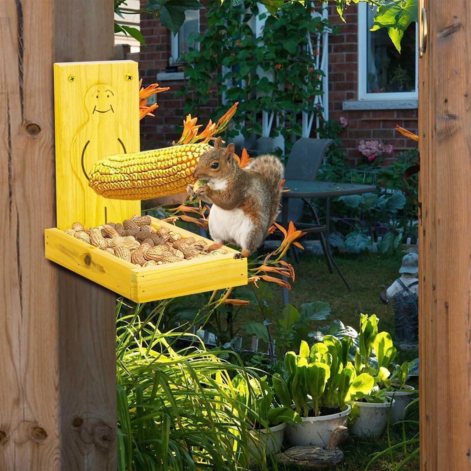 Alimentador de Ardillas CEDAR ALPHA Orgulloso Hombre Madera