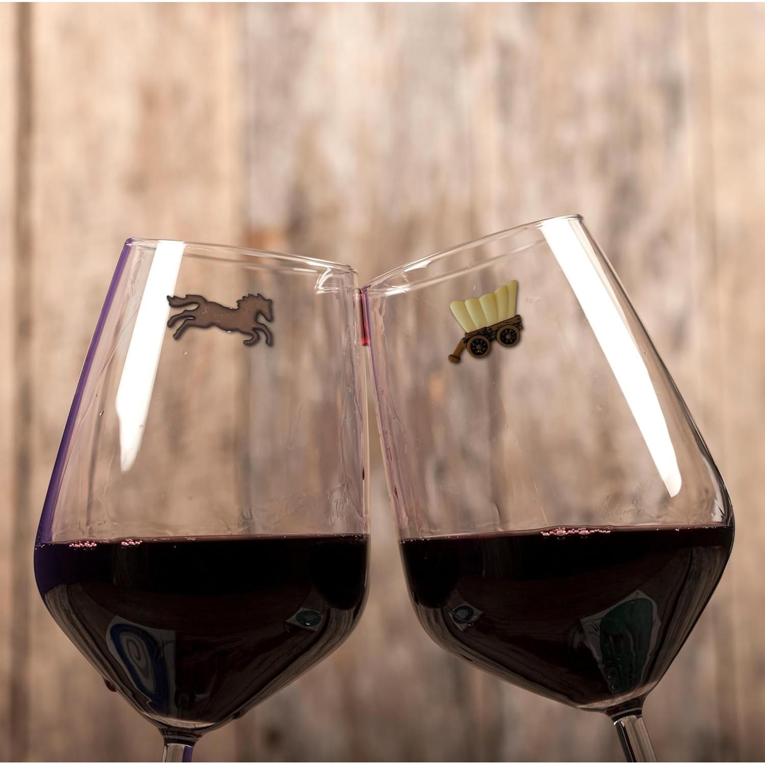 Set de 6 Encantos Magnéticos de Vino Triple Corona - Caballo, Bota, Sombrero