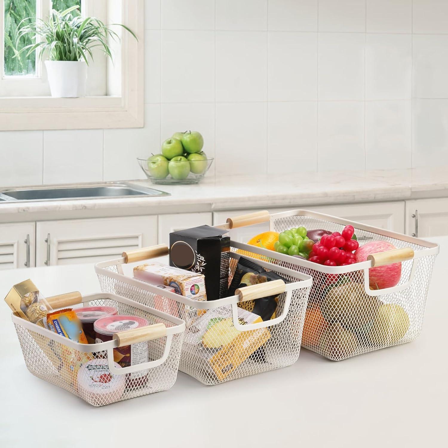 Conjunto de 3 cestas de malla metálica Noamus con mango de madera