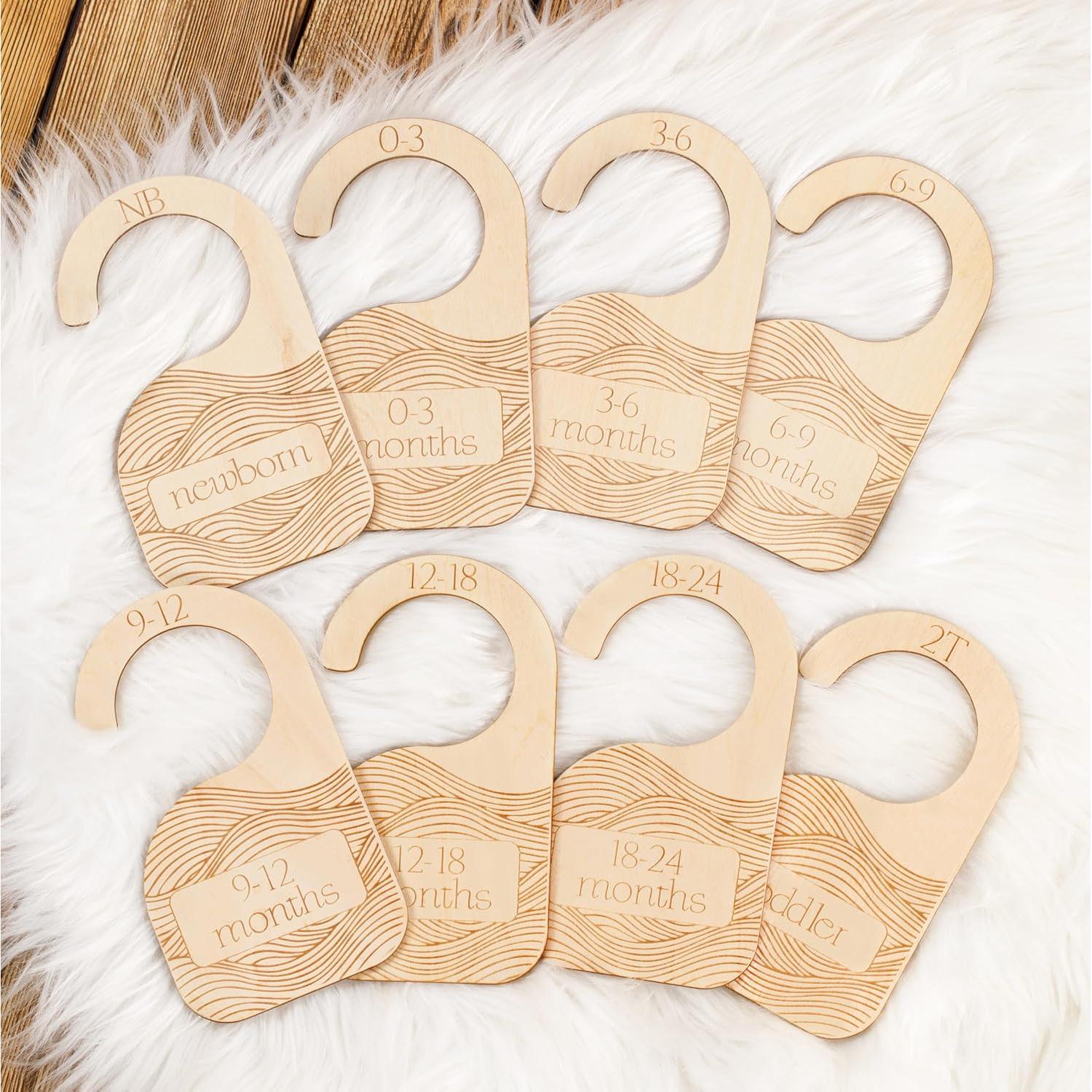 Divisores de Closet para Bebés Whitluck - 8 Perchas de Madera