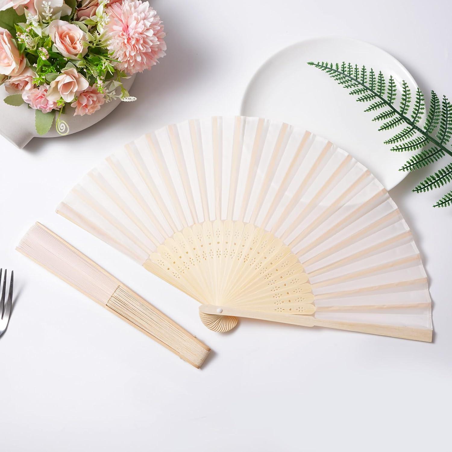 50 Abanicos de Tela Imitada Crema con Bolsas de Organza