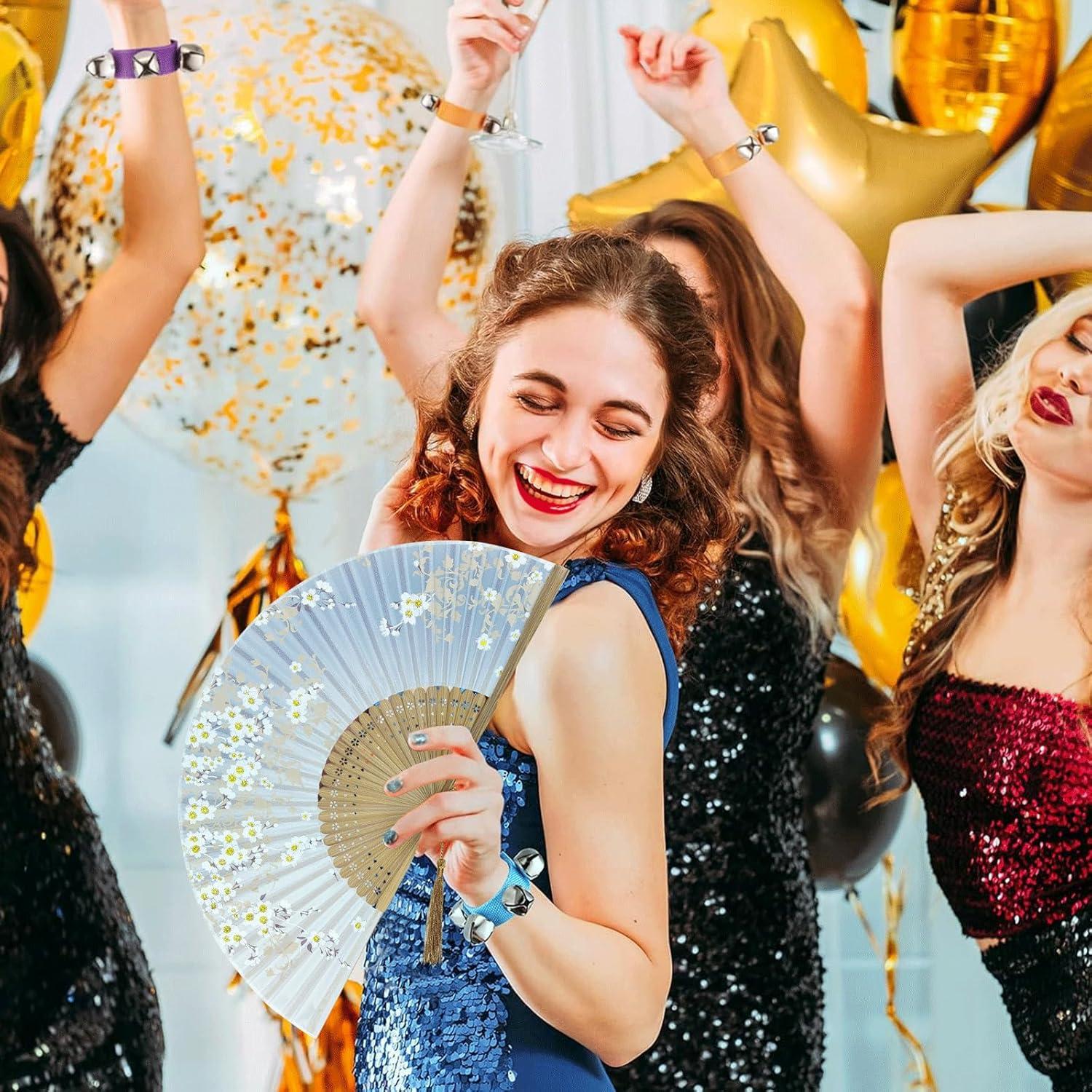 Abanico Plegable de Seda y Bambú Gris-Sakura para Mujeres