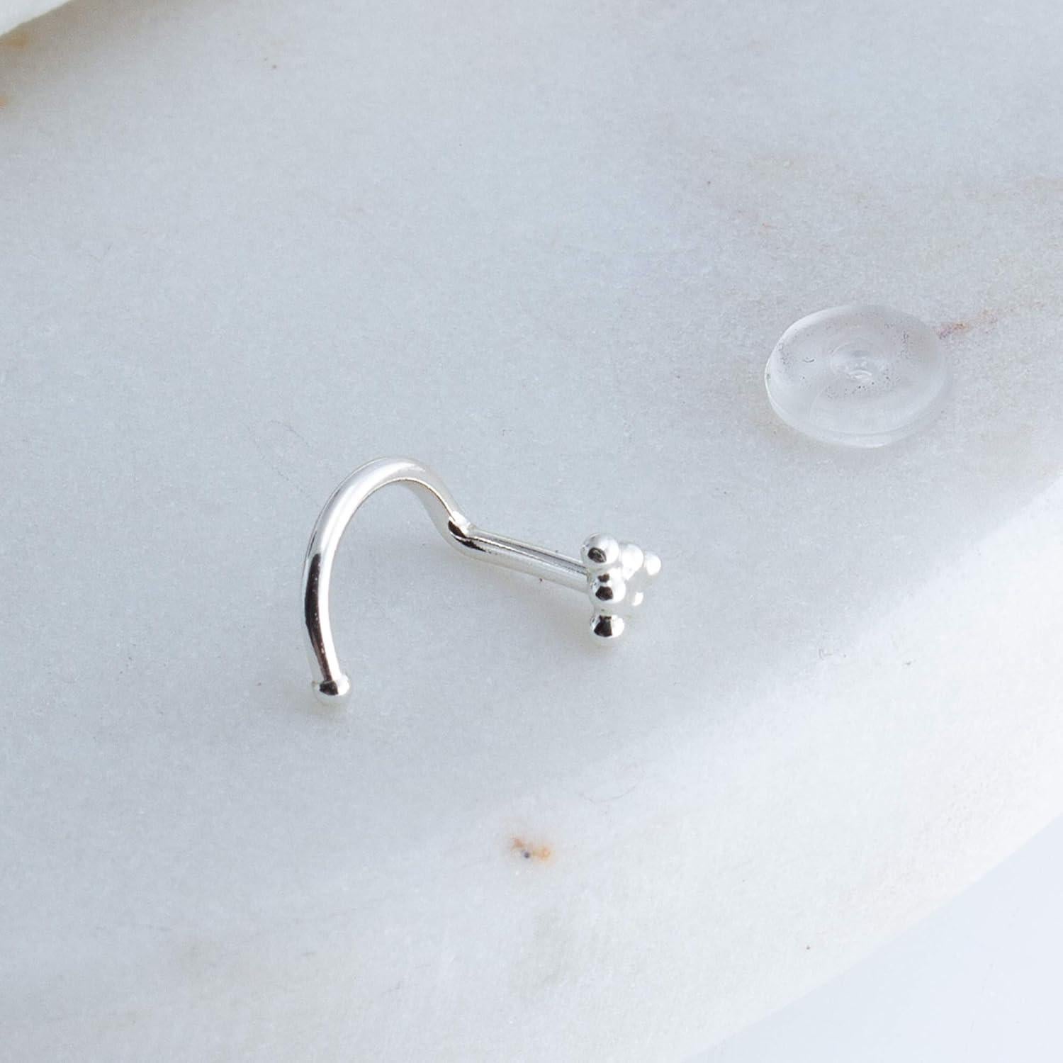 Stud de Nariz de Plata Esterlina Triangular 6mm Lado Derecho