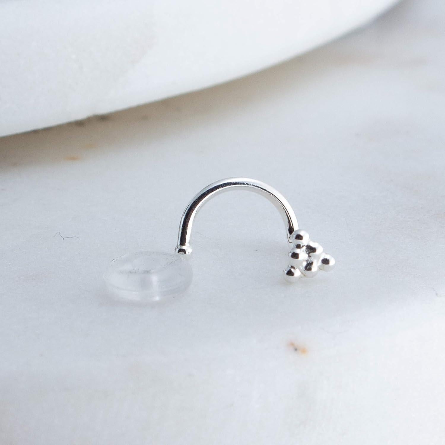 Stud de Nariz de Plata Esterlina Triangular 6mm Lado Derecho