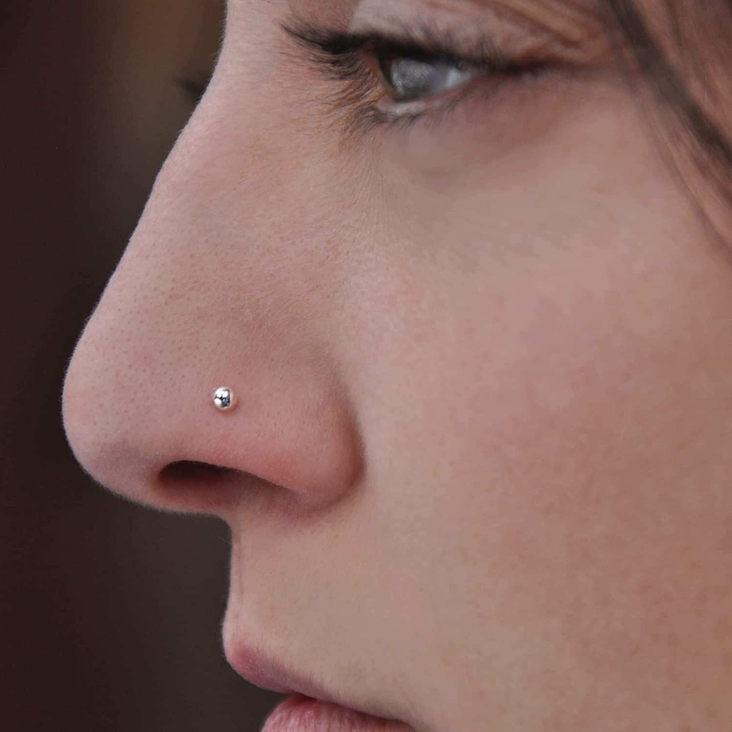 Stud de Nariz de Plata Esterlina Triangular 6mm Lado Derecho