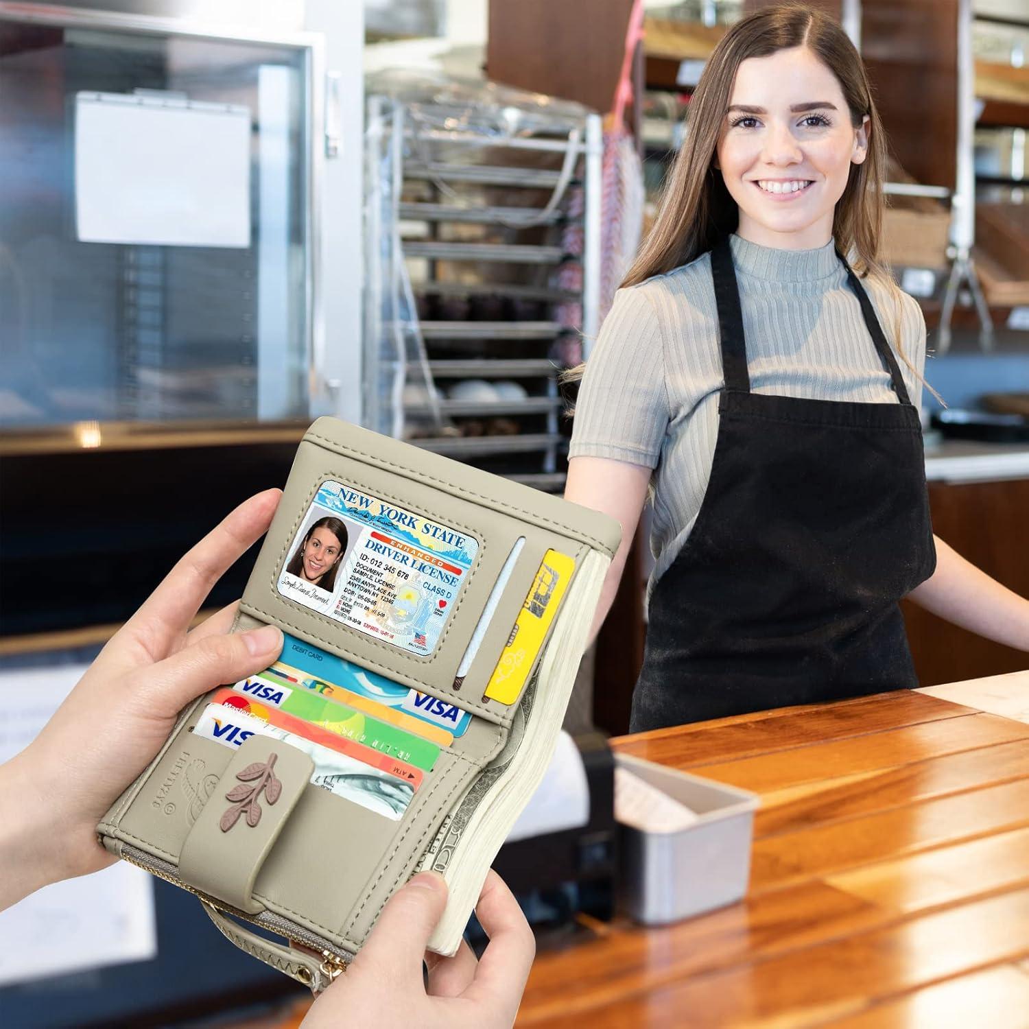 Cartera de muñeca bifold Prettyzys para mujeres - Verde grisáceo - Bloqueo RFID