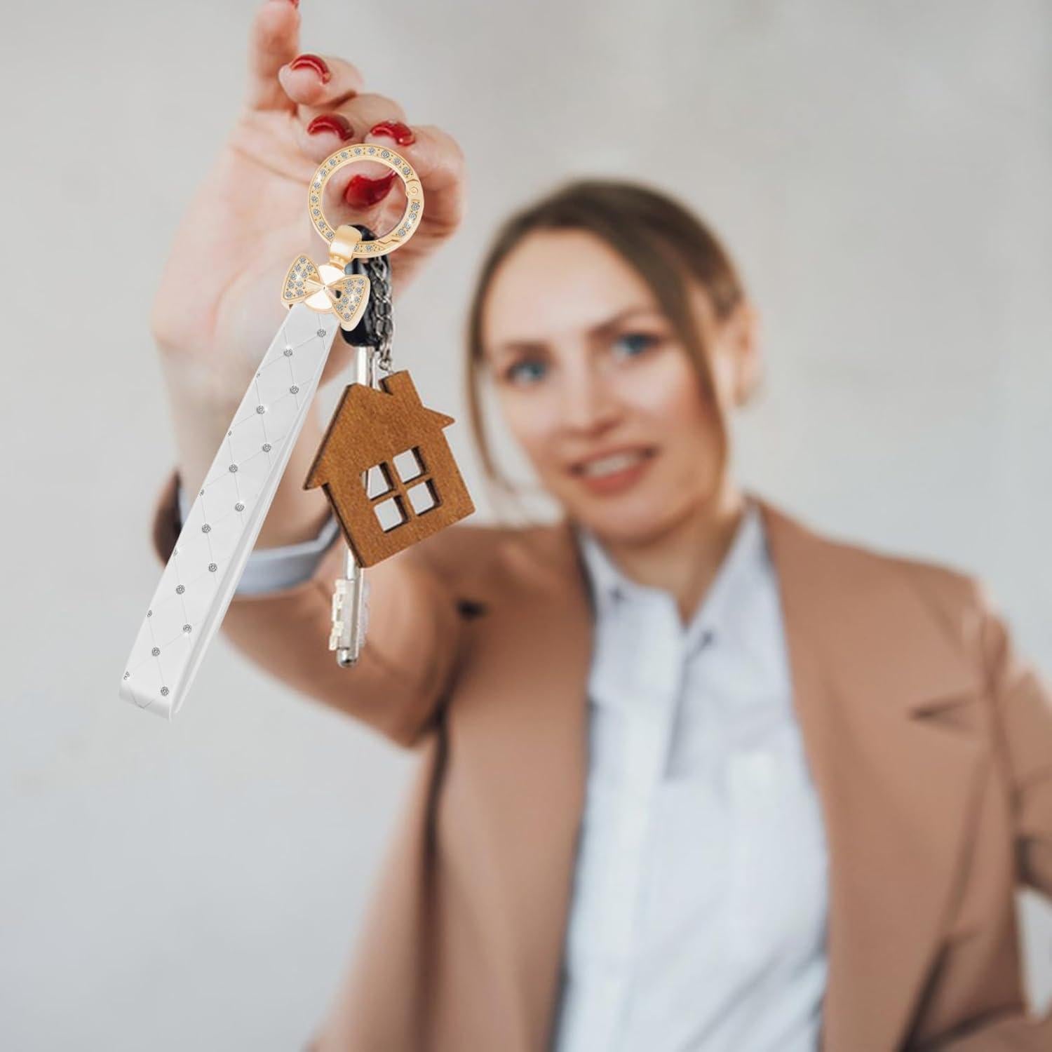 Llave de Muñeca para Mujeres con Llavero de Lazo Blanco