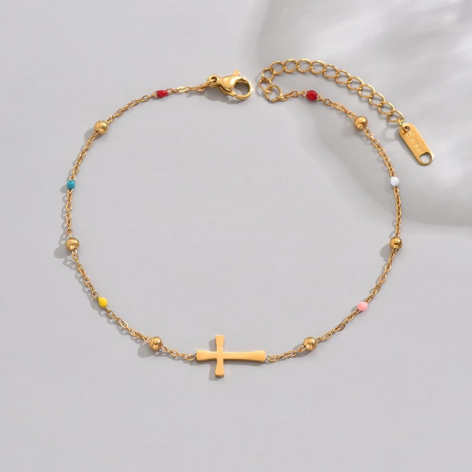 Brazalete cruzado dorado Kyazeo con perlas y cuentas 21.1 cm