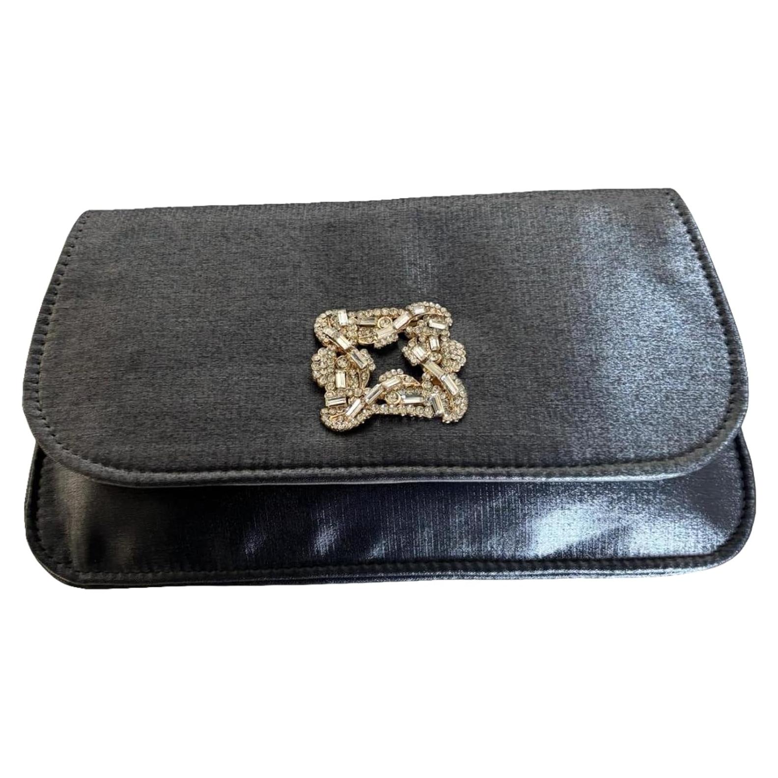 Clutch de Noche Elegante Gris Plateado con Broche de Cristal