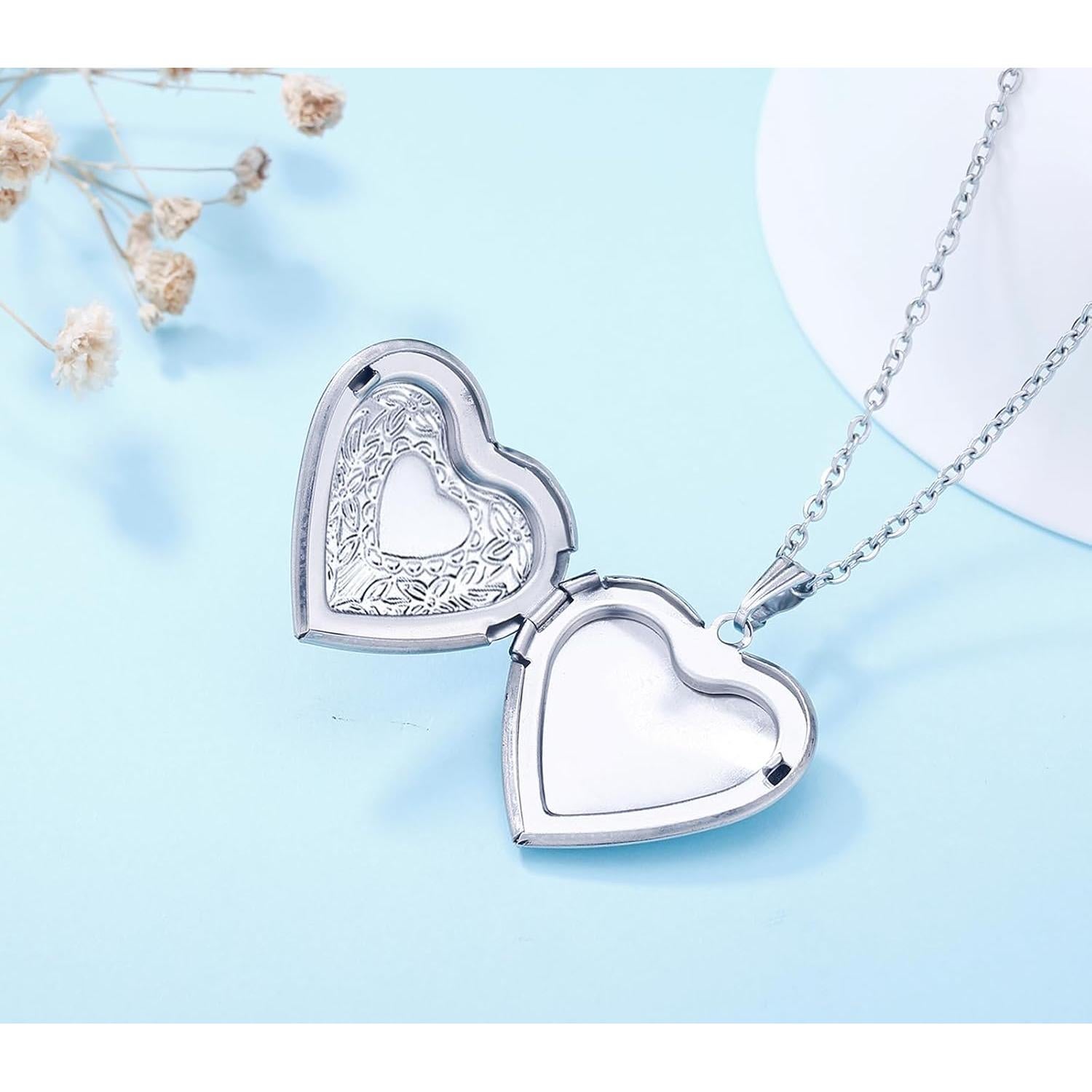 Collar Medallón Corazón Inicial Hutou Oro 18K para Fotos