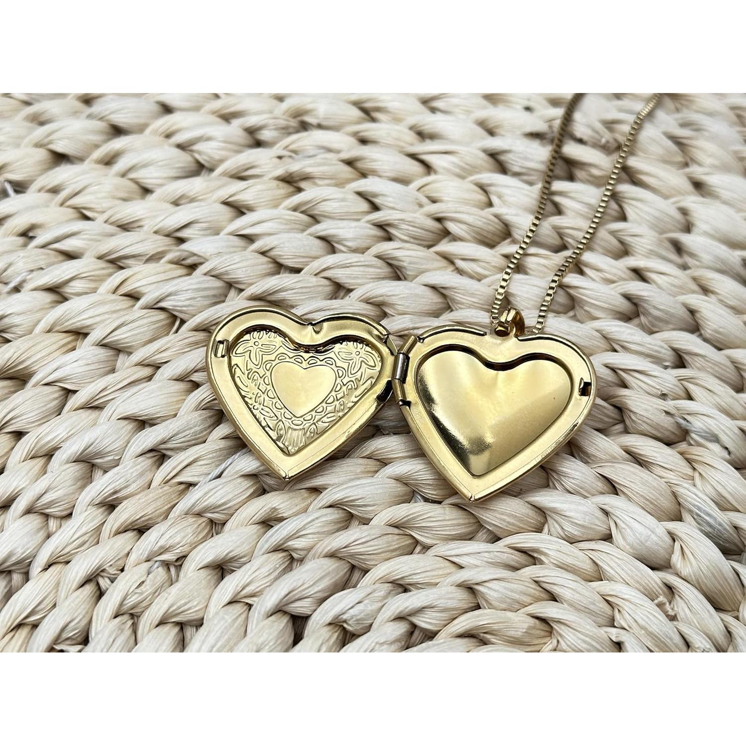 Collar medallón corazón Goking con letra S y fotos