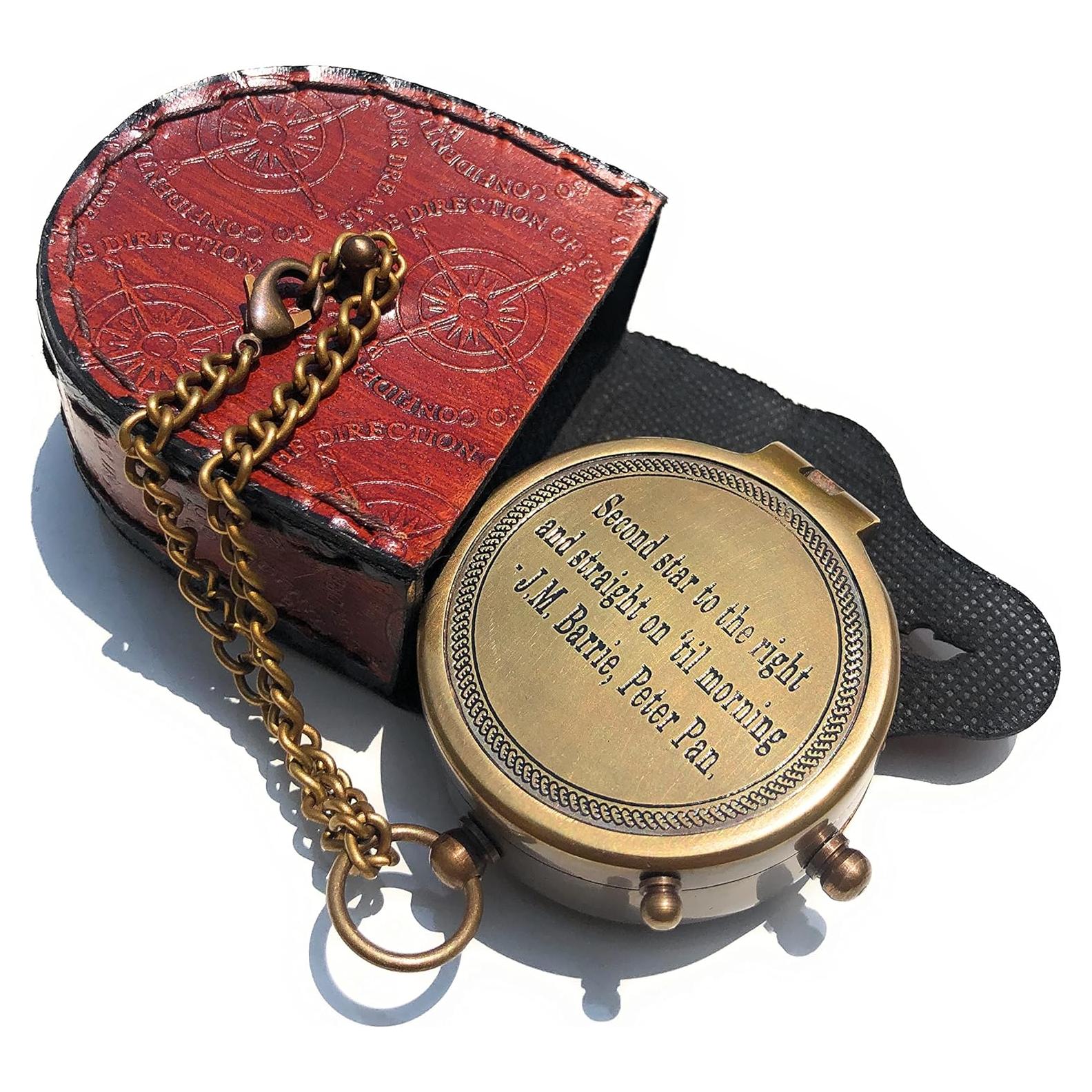Brújula de latón NauticalMart con estuche de cuero 6.35cm