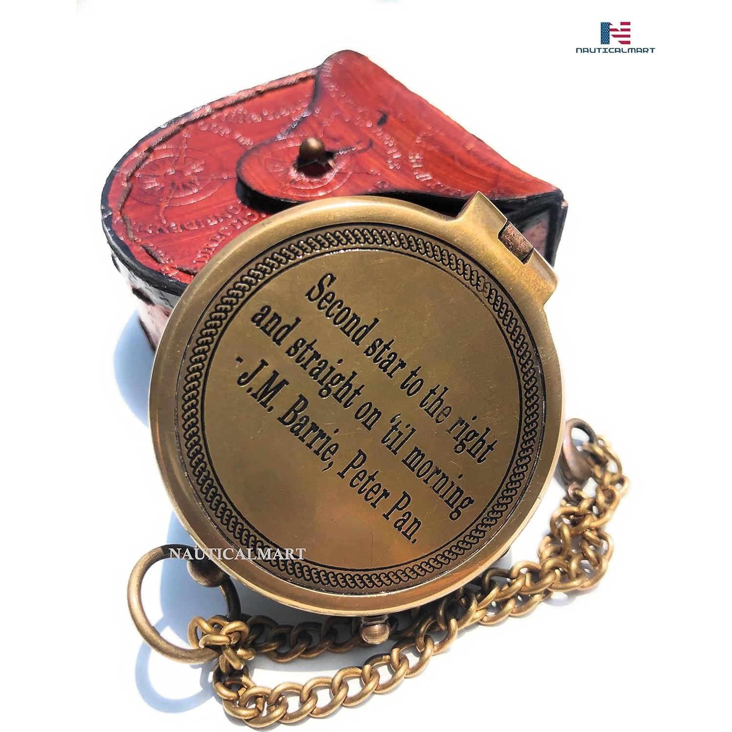 Brújula de latón NauticalMart con estuche de cuero 6.35cm