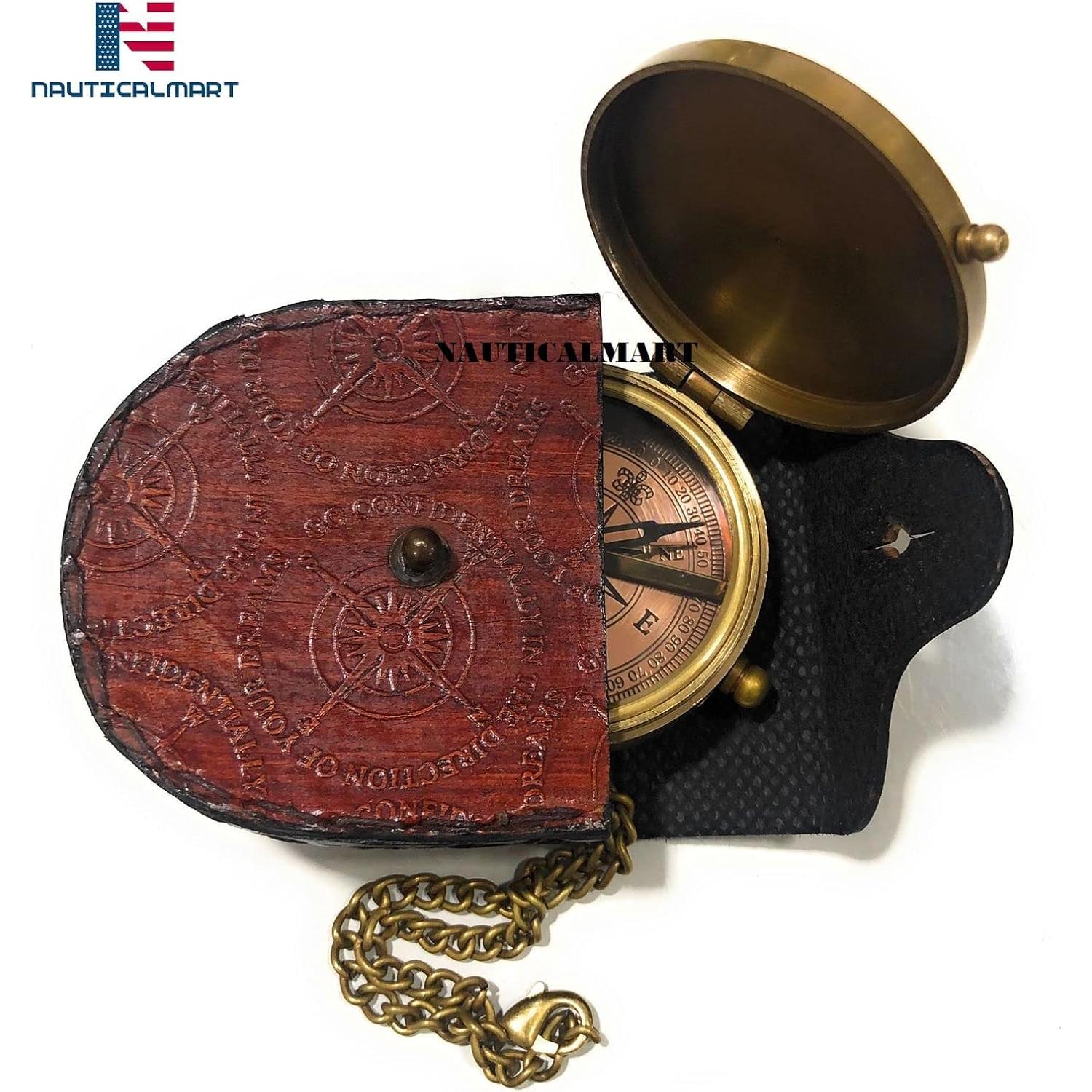 Brújula de latón NauticalMart con estuche de cuero 6.35cm