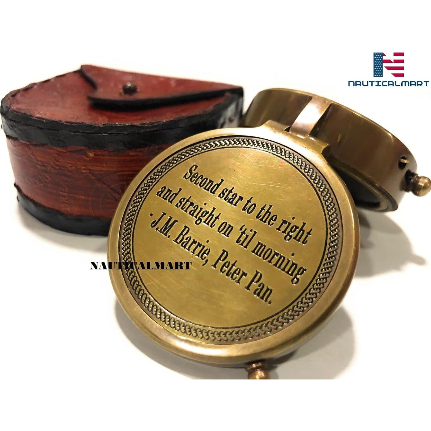 Brújula de latón NauticalMart con estuche de cuero 6.35cm
