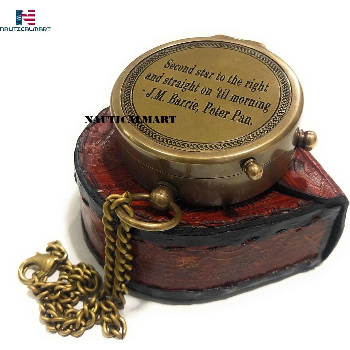Brújula de latón NauticalMart con estuche de cuero 6.35cm
