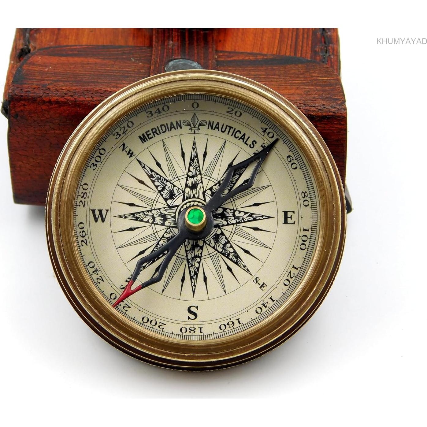 Brújula de latón hecha a mano KHUMYAYAD con estuche de cuero