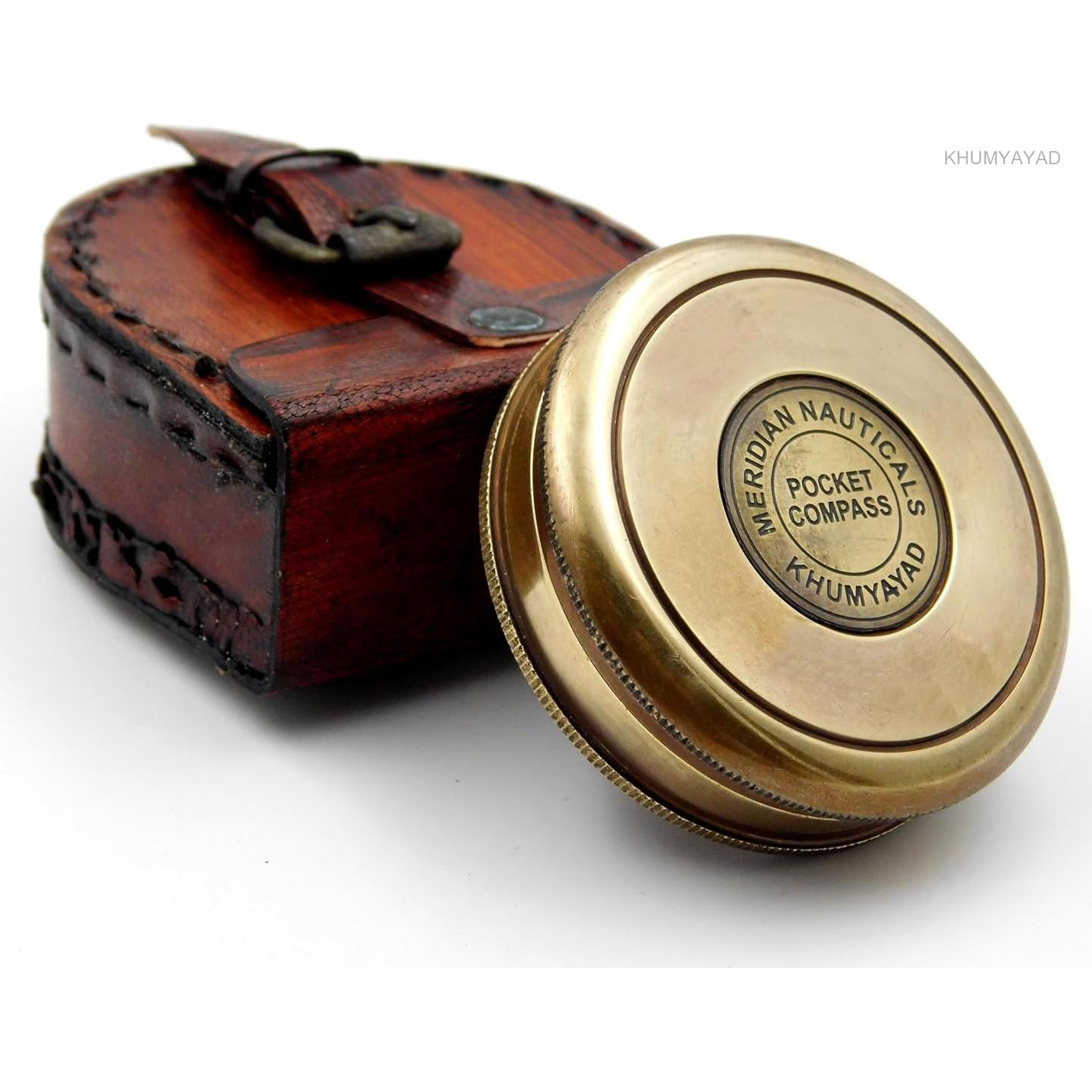 Brújula de latón hecha a mano KHUMYAYAD con estuche de cuero